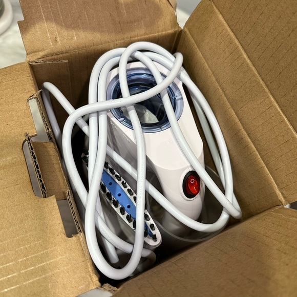 HiLIFE Steamer for Clothes, Portable Handheld Design, Removes Wrinkle - Picture 5 of 8